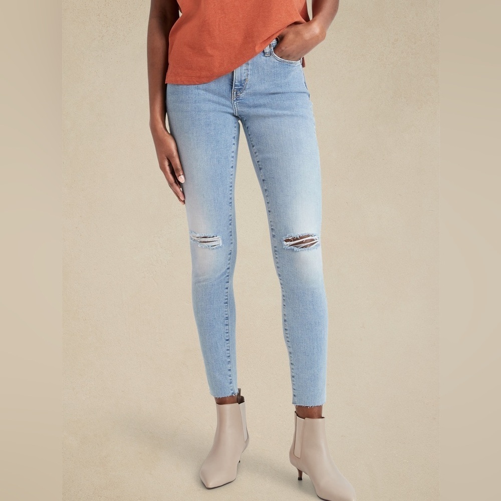 Banana Republic Skinny Ripped Size 27